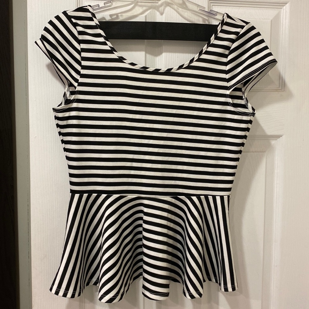 Black and white stripe top